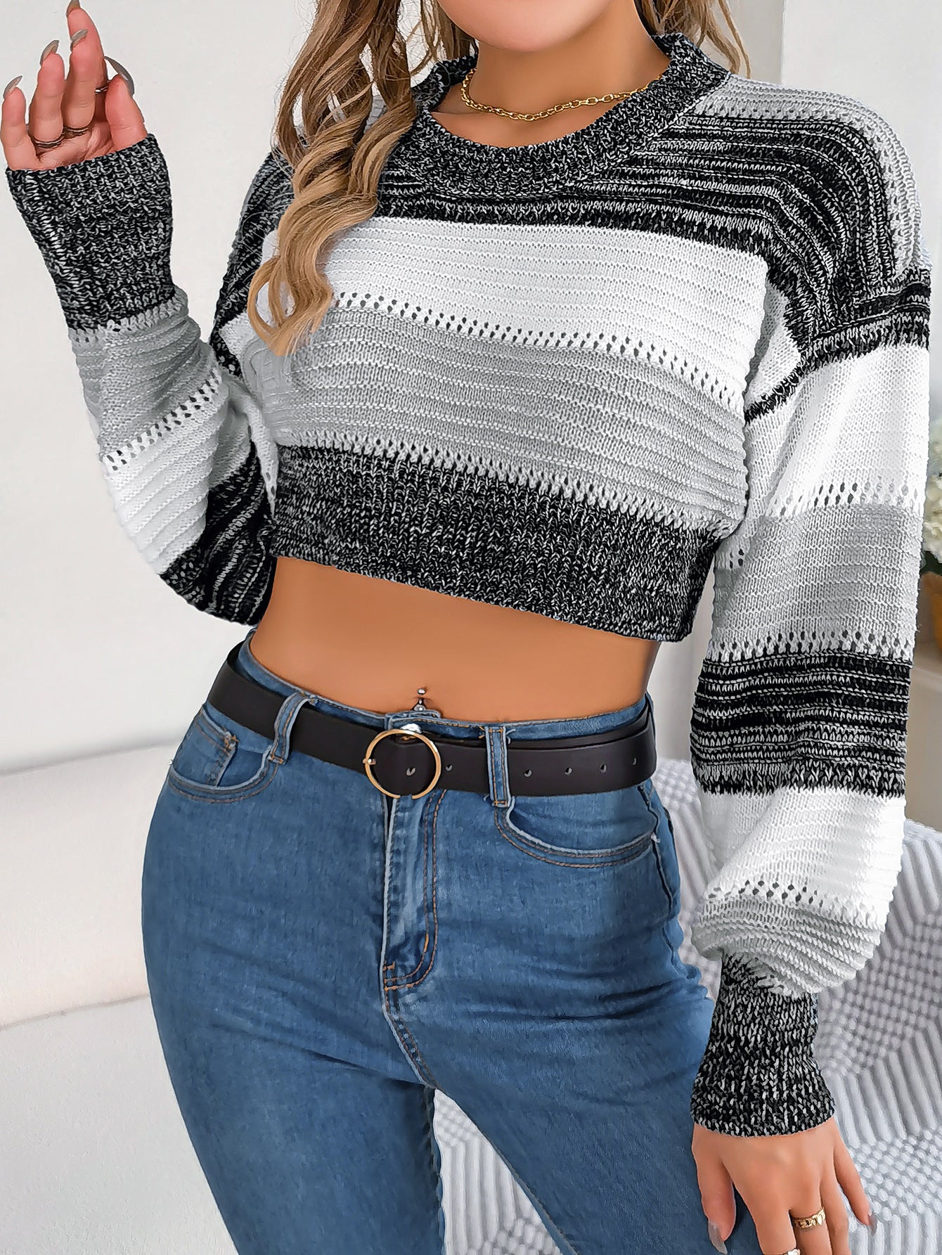 Casual color blocked lantern sleeves with exposed navel sweater